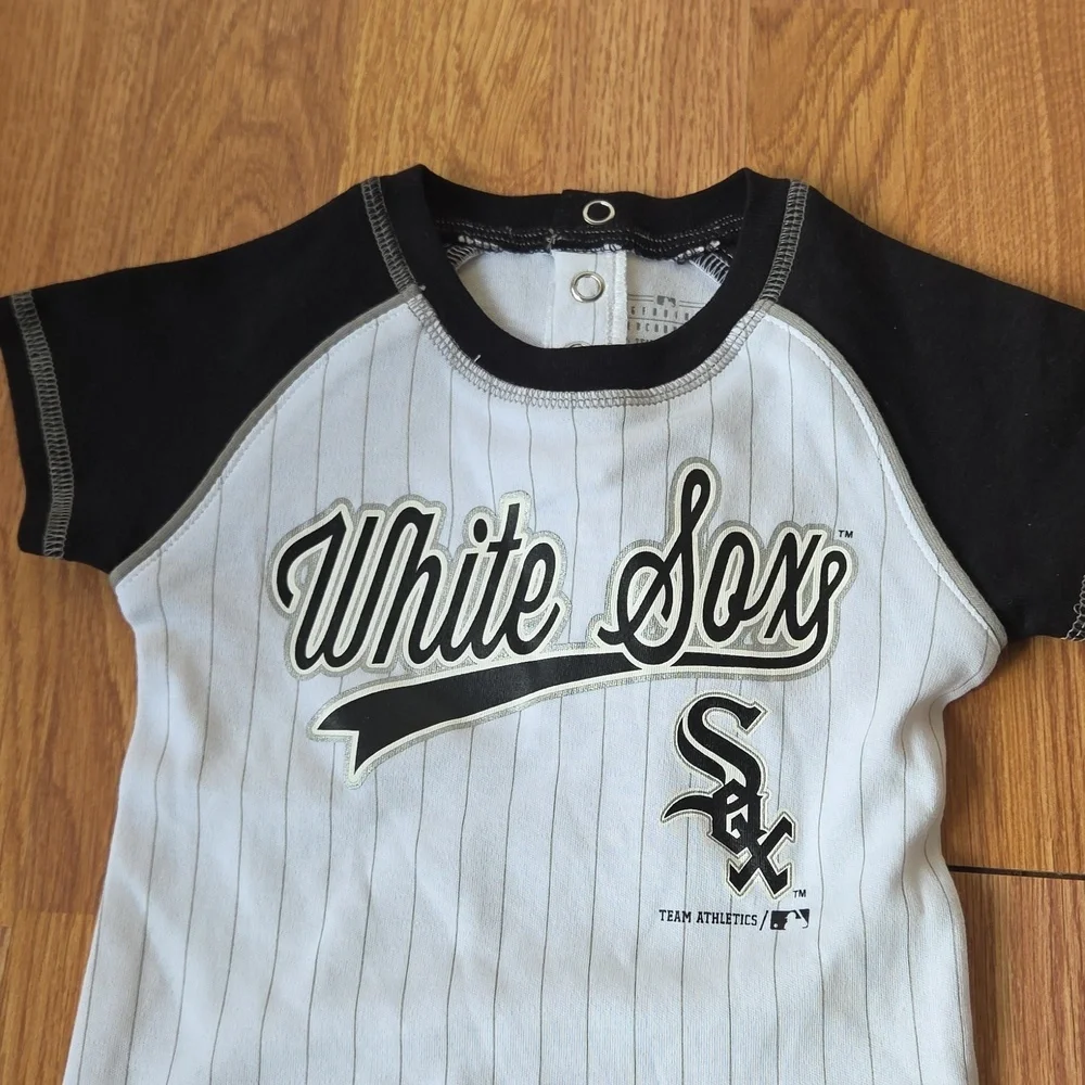 MLB Chicago White Sox Baby Romper NWT 0-3M Outfit Baseball Fan